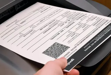 Impressora trabalhando em um despachante, gerando documentos automotivos.